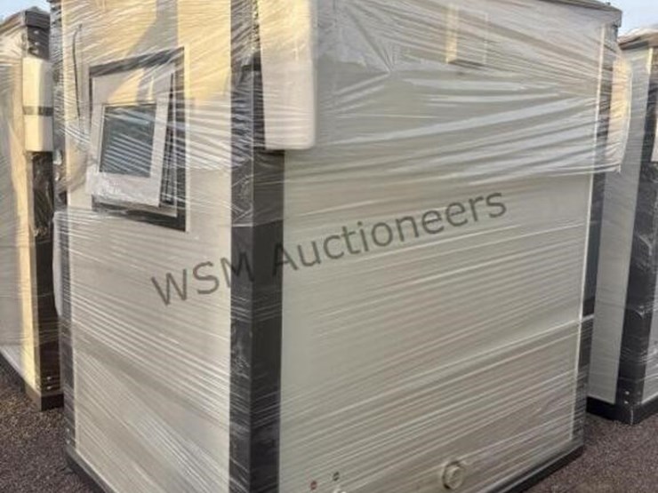 mobile-toilet-unit-image-4