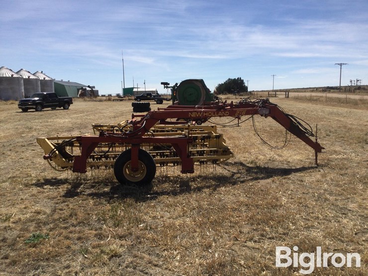 new-holland-216-image-3