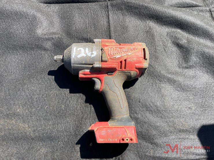 milwaukee-fuel-m18-cordless-3/8"-drive-impact-image-1