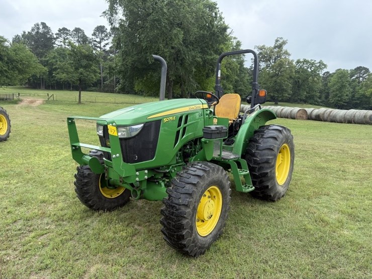 2020-john-deere-5075e-image-1