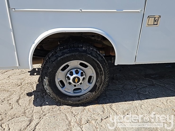 2022-chevrolet-2500hd-image-8