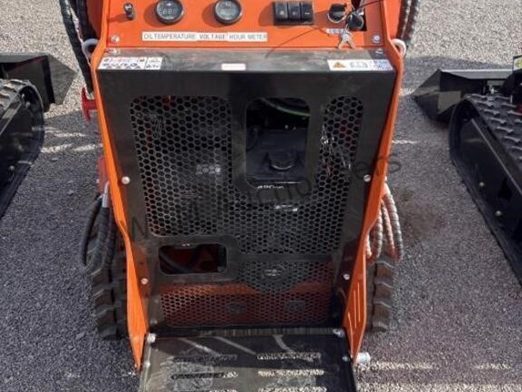 2026-sdl-36c-stand-up-skid-steer-image-3