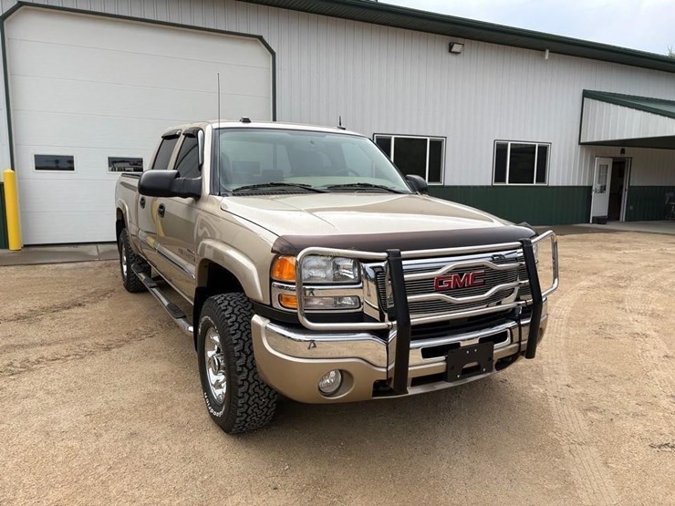 2004-gmc-sierra-2500-image-5