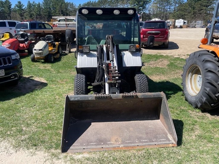 2014-bobcat-toolcat-5600-image-2