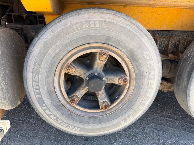 1995-mack-cl713-image-71