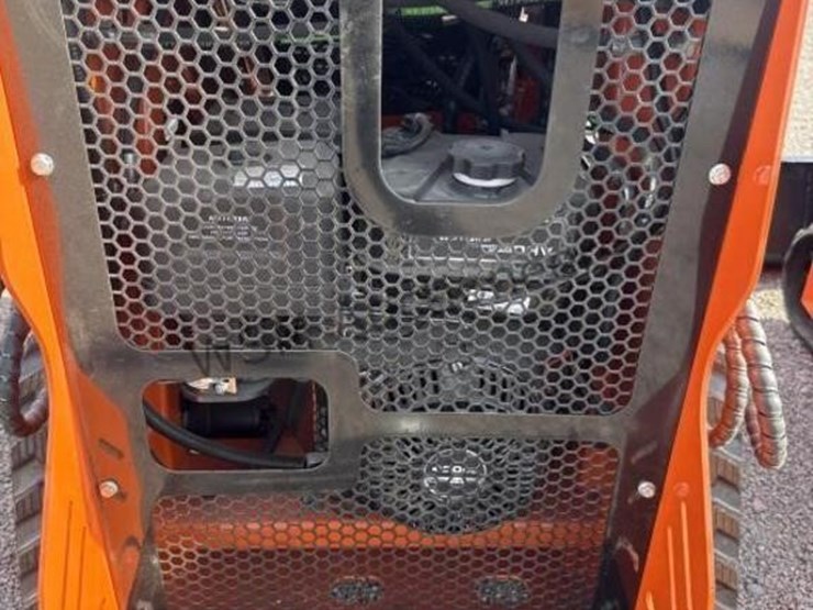 2026-sdl-36c-stand-up-skid-steer-image-9