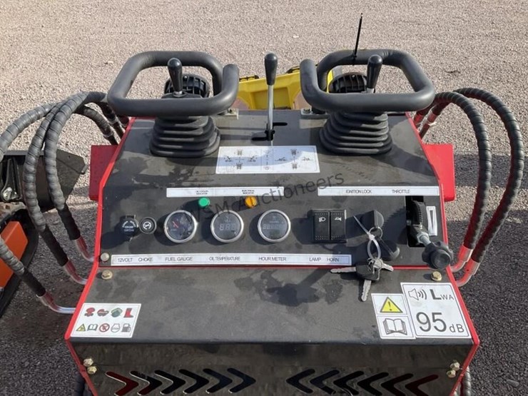 2026-sdl-380r-stand-up-skid-steer-image-7