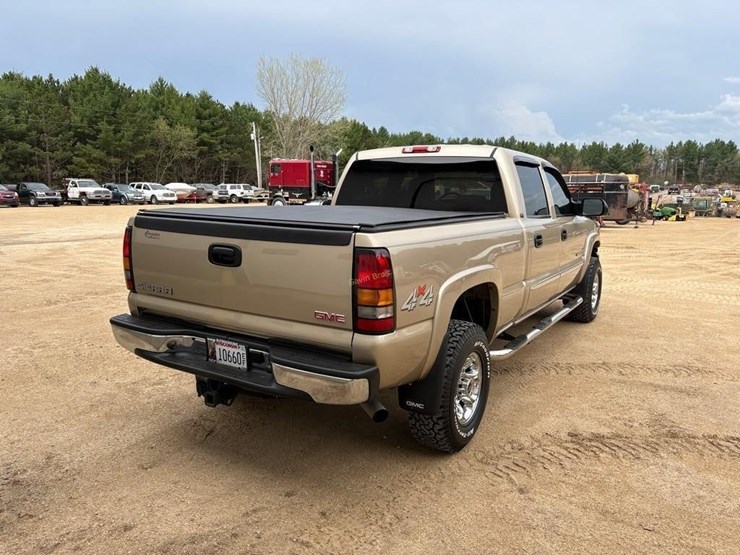 2004-gmc-sierra-2500-image-9