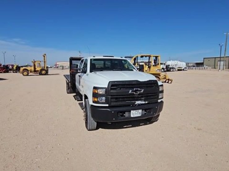2022-chevrolet-silverado-6500hd-image-1