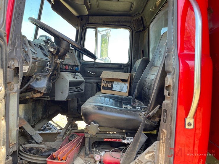 1992-mack-rb690s-image-17