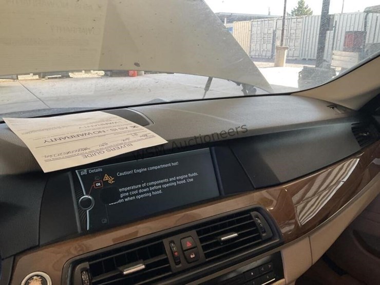 2011-bmw-528i-sdn-image-17