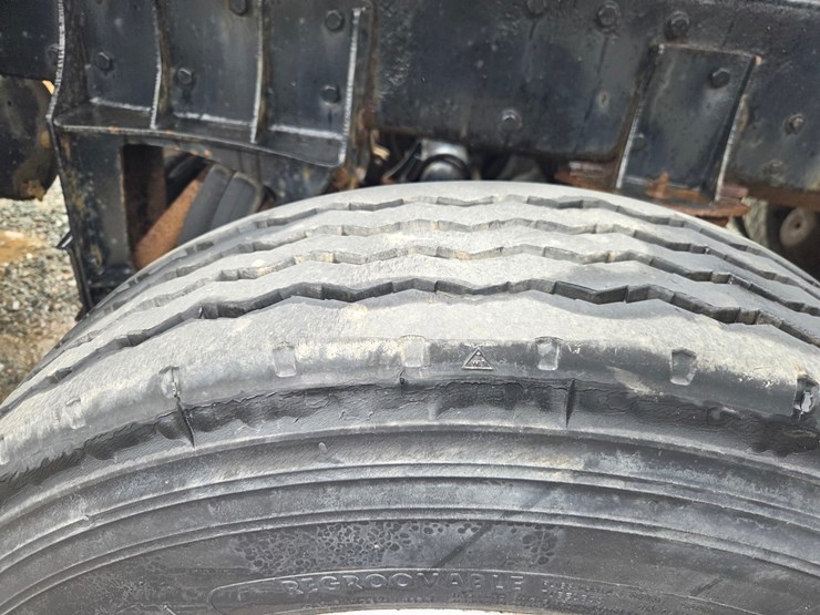 1995-peterbilt-357-image-103