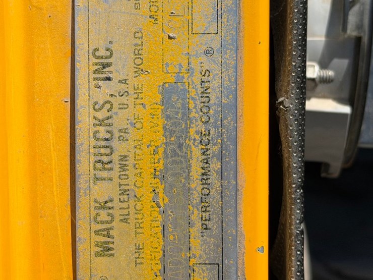 1995-mack-cl713-image-65