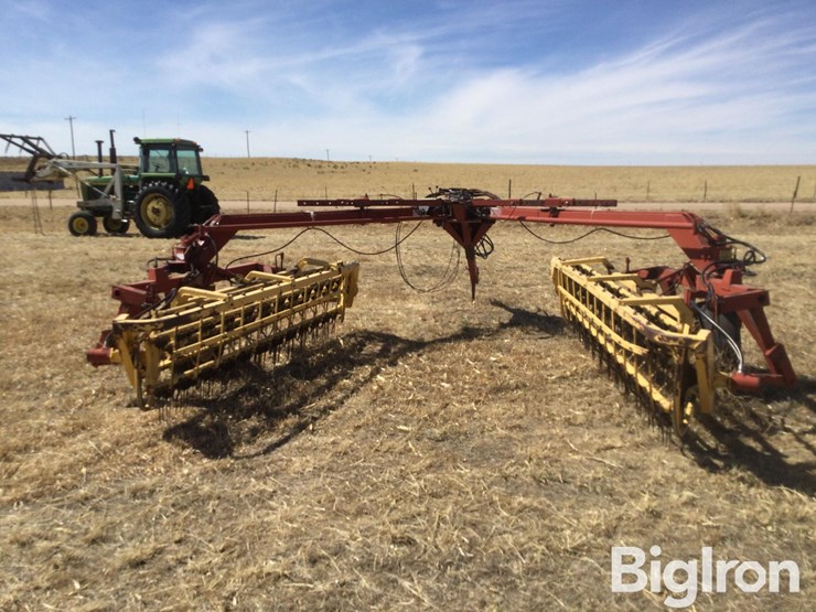 new-holland-216-image-5