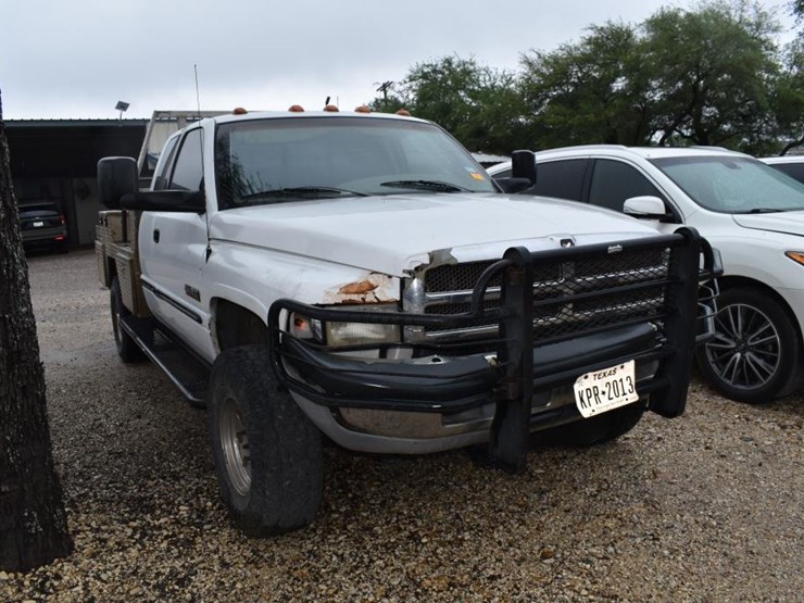 2000-dodge-2500-image-2