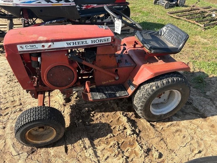 wheelhorse-c121-image-1