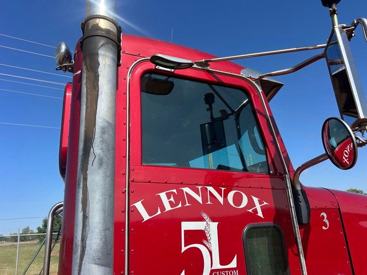 2012-peterbilt-386-image-36