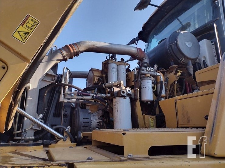 2019-caterpillar-745-image-37