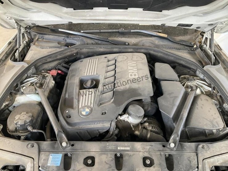 2011-bmw-528i-sdn-image-9