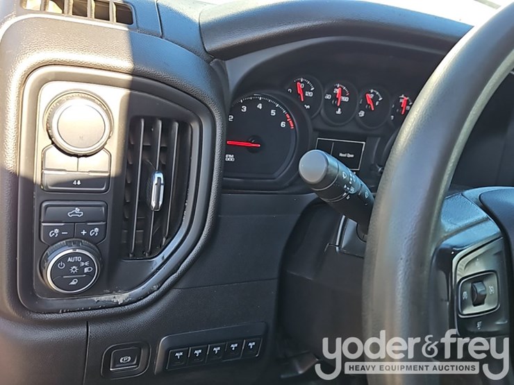 2022-chevrolet-2500hd-image-30