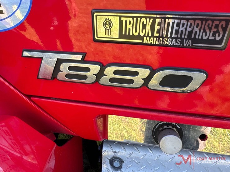 2017-kenworth-t880-image-10