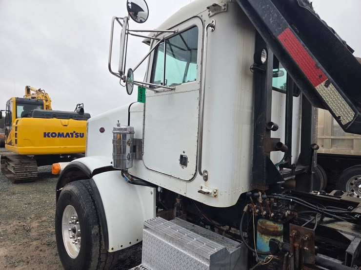 1995-peterbilt-357-image-18