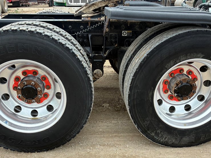 2019-kenworth-t880-image-14