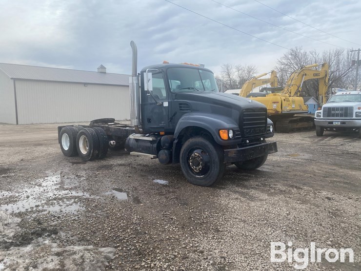 2005-mack-granite-cv713-image-3