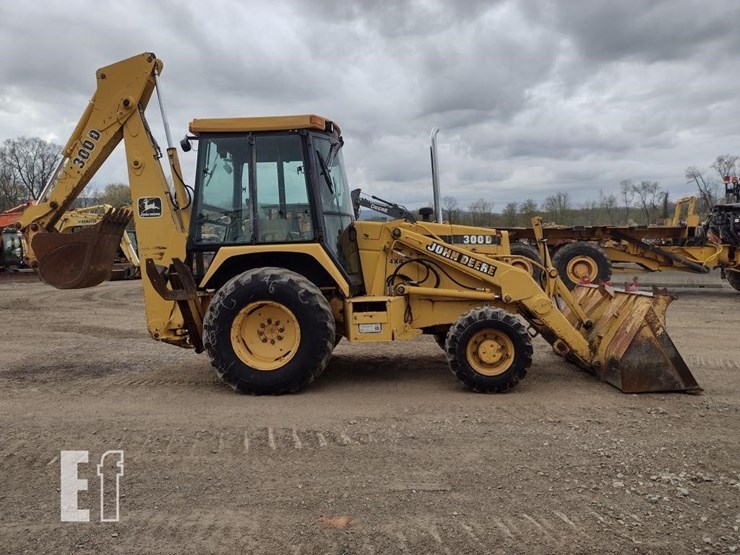 1995-deere-300d-image-3