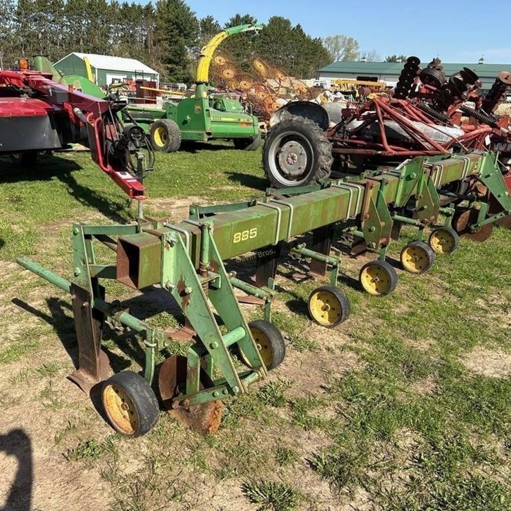 JOHN DEERE 885