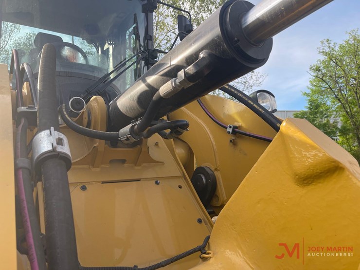 2026-caterpillar-926-image-21