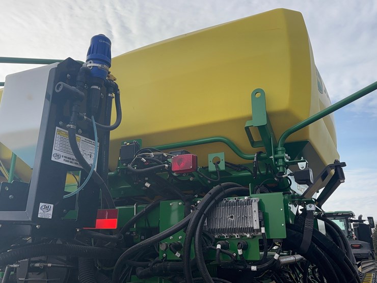 2024-john-deere-db66-image-14