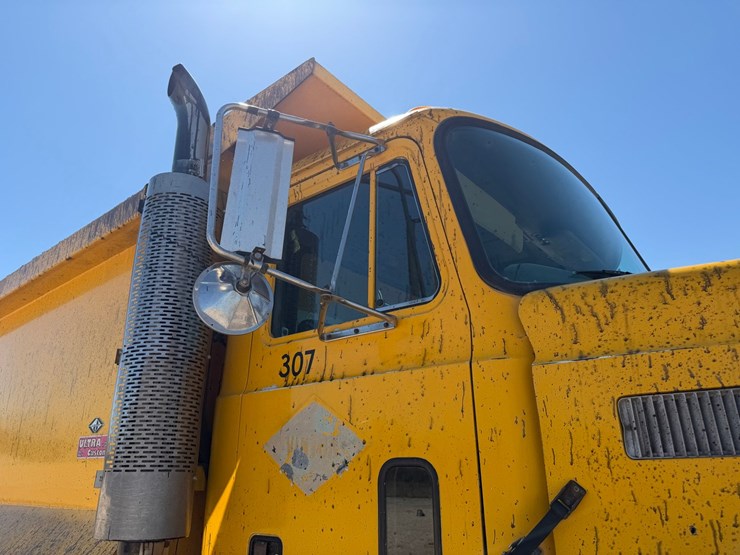 1995-mack-cl713-image-22