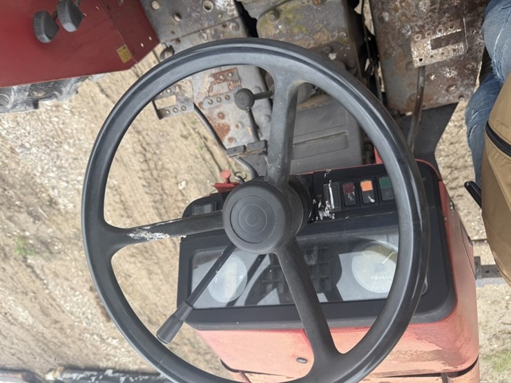 massey-ferguson-383-image-18