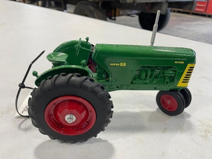 oliver-super-88-image-1