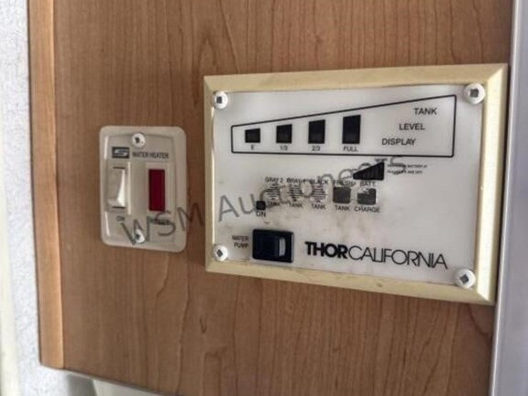 2005-thor-fury-toy-hauler-image-38