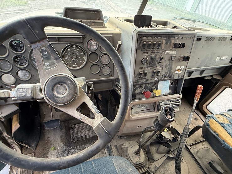 1999-mack-ch613-image-19