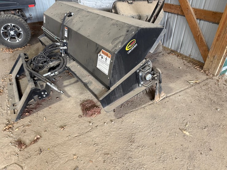 skid-steer-mount-angle-broom-image-1