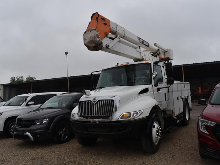 2015-case-ih-4300-image-1