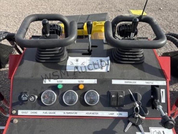 2026-sdl-380r-stand-up-skid-steer-image-10