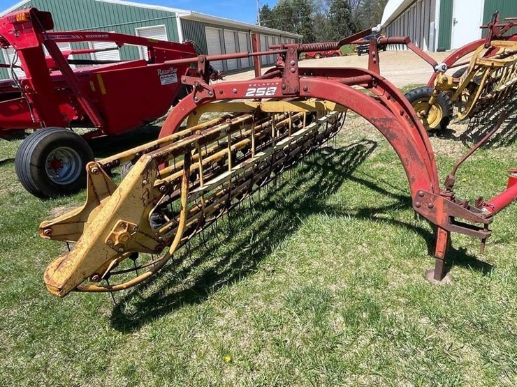 new-holland-258-image-9