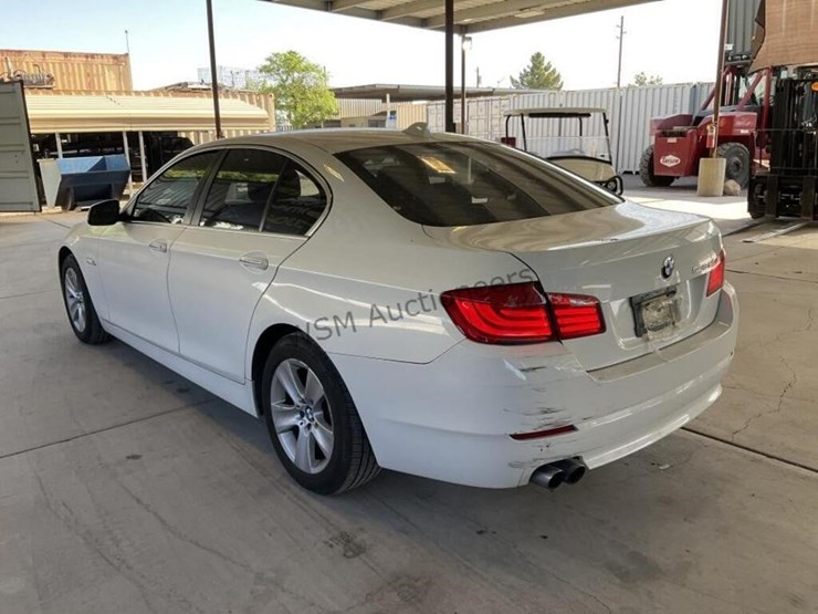 2011-bmw-528i-sdn-image-5