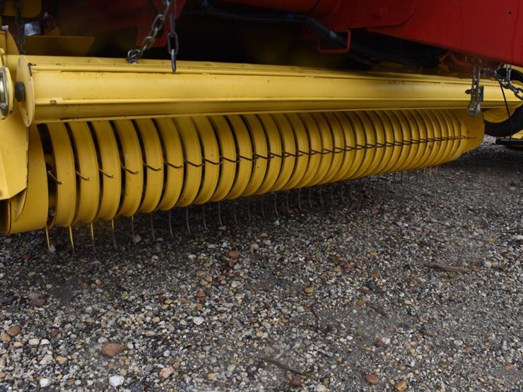 new-holland-roll-belt-560-image-4