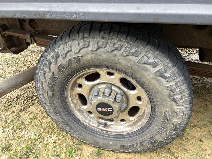 2003-gmc-sierra-2500-image-12