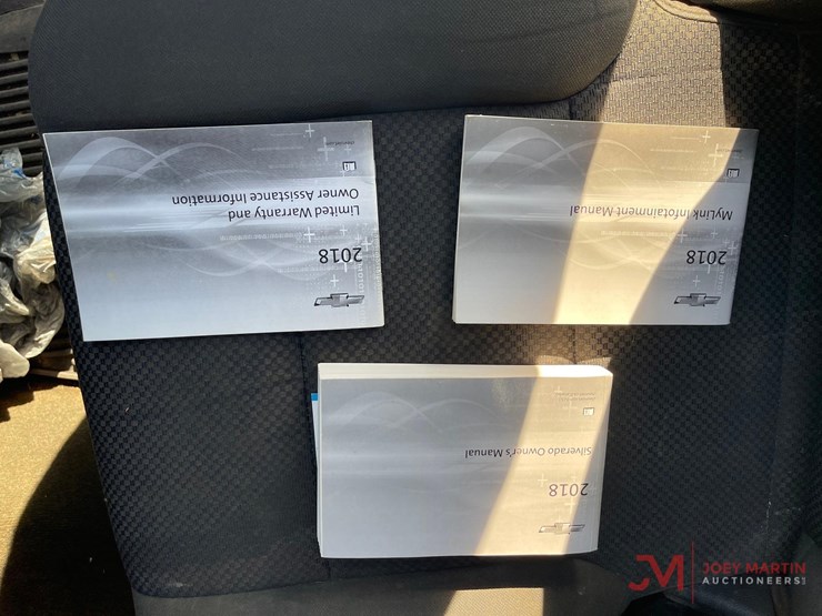 2018-chevrolet-silverado-1500-lt-image-29