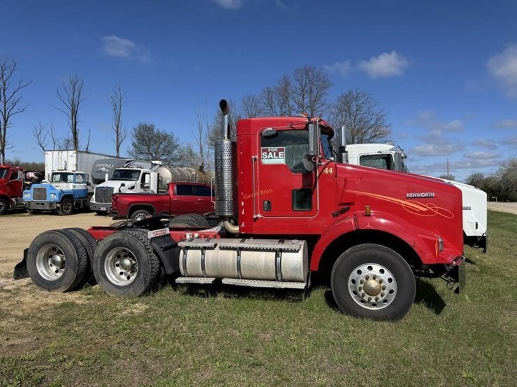 2007-kennworth-t800-semi-tractor-image-4