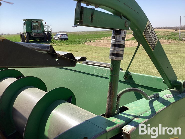 john-deere-230-image-12