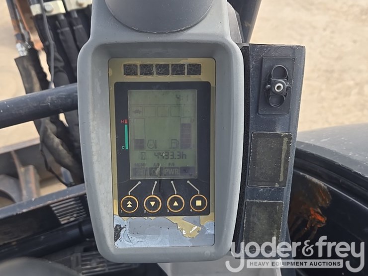 2019-deere-35g-image-60
