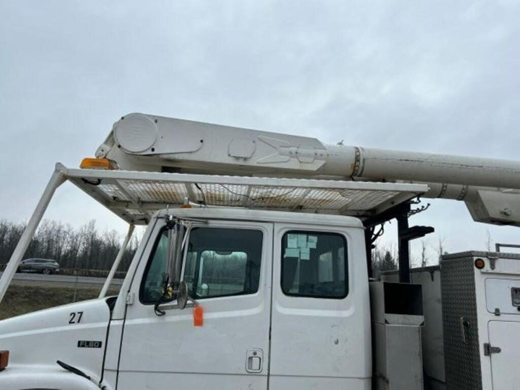 2004-freightliner-fl80-image-40