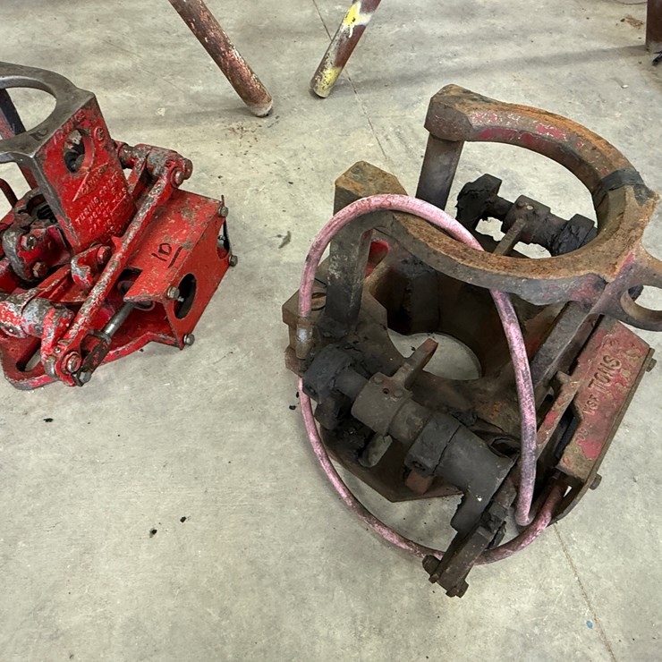 (1) OIL COUNTRY 125-TON TUBING SPIDER (INCOMPLETE) & (1) CAVINS MODEL B 55-TON DRESSED TUBING SPIDER